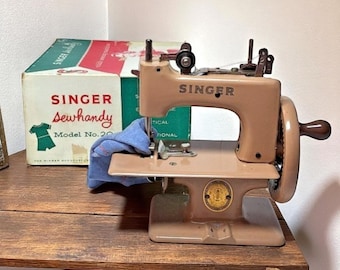 Macchina da cucire vintage Singer Sewhandy modello 20 beige per bambini con scatola e chiave manuale