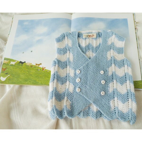 Débardeur bleu bébé garçon, gilet croisé, gilet tricot enfant, vêtements de bébé douillets, cadeau pour bébé garçon, tricot main pour bébé, cadeau pour jeune garçon