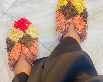Des couleurs vives, des tapis tissés et un savoir-faire exquis pour donner naissance aux chaussons uniques les plus confortables et élégants