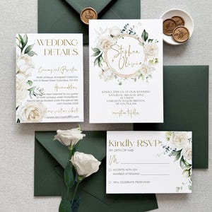 Ivory Hochzeitseinladung, grüner handgemachter Umschlag mit Liner-Creme-Blumen lädt Wachs-Siegel ein