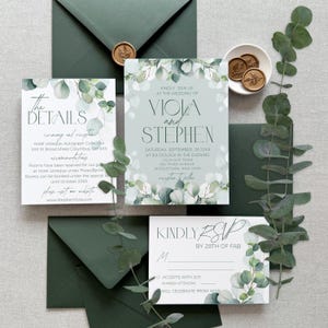 Conjunto de convites de casamento com detalhes em eucalipto verde, cartões de resposta e envelope feito à mão com forro