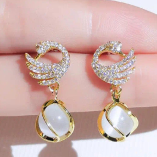 Elegant 14K Gold-Plated Swan-Cat Eye Pendant Earrings - Chic Acrylic Mosaic Fashion Jewelry for Trendsetters