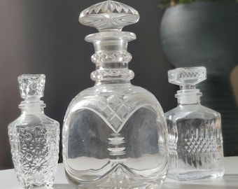 Juego de 3 decantadores de cristal soviéticos vintage, artículos de bar de estilo moderno de mediados de siglo, botellas de licor de vidrio tallado a mano, decoración única para el hogar, cristalería rara de la URSS