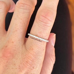 14K gouden lab-gegroeide diamanten stapelring, sierlijke ronde diamanten alledaagse ring, effenen set halve eeuwigheid band, minimalistische ring, jubileumcadeau