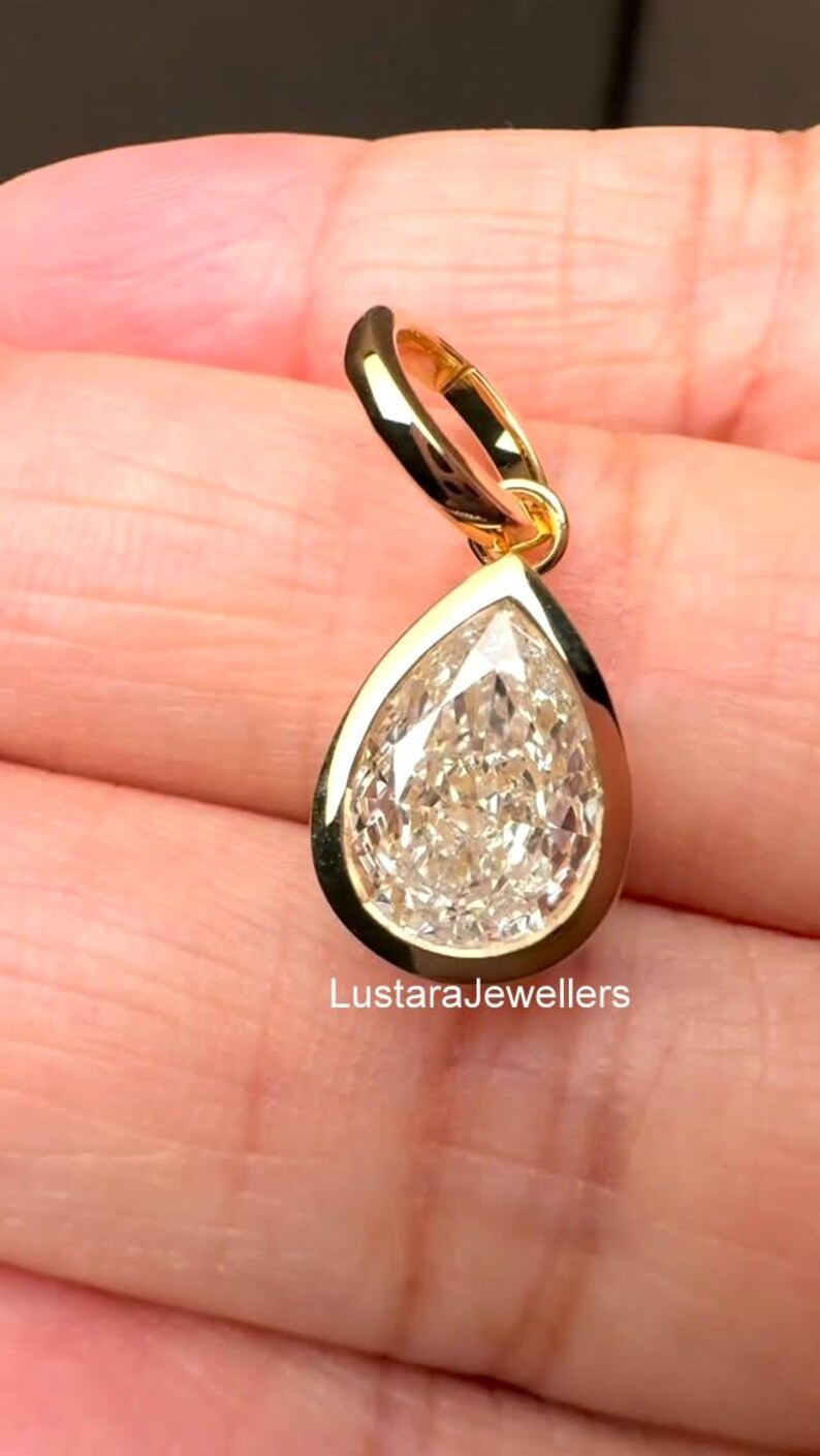 14K Yellow Gold Tear Drop Pendant, Bezel Set 2.00 CT Pear Cut