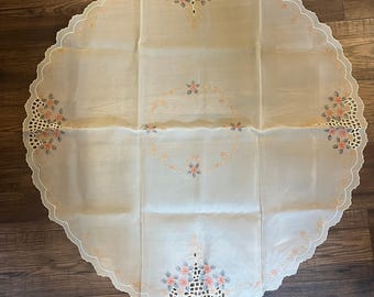 Vtg Floral Embroidered Round Tablecloth 4 Napkins Set Gold Metallic Lace 34in