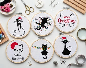 Schemi per punto croce di gatti neri natalizi – Disegni di gatti per le feste (Download PDF)