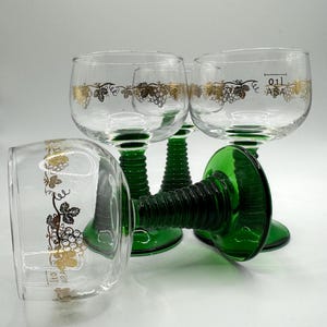 Vintage Mosel small hock wine glasses, green stem beehive glasses with gold detail, liqueur sherry brandy aperitif glasses, set of 4