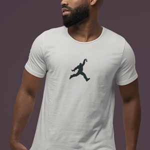Jump BigFoot | Big-Foot T-Shirt | Funny Big Foot | Sasquatch | Jumpman | Unisex | Men&#39;s Short Sleeve T-Shirt