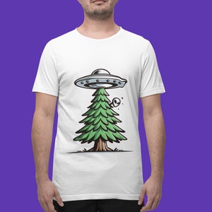 UFO Crash T-Shirt | Funny Alien Shirt | Pine Tree | Cartoon Shirt | Unisex | Men&#39;s Short Sleeve T-Shirt