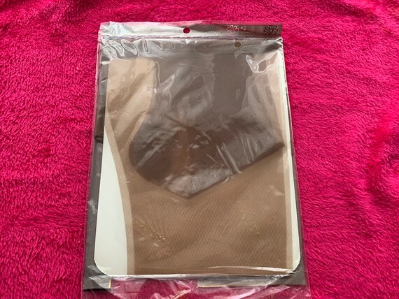Five Pair of Vintage Nylons Never Opened - image 7