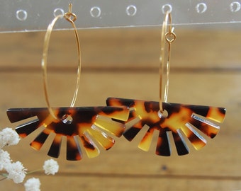 Creole earrings in 24K fine gold-plated stainless steel with half sun pendant in brown and black tortoiseshell acetate