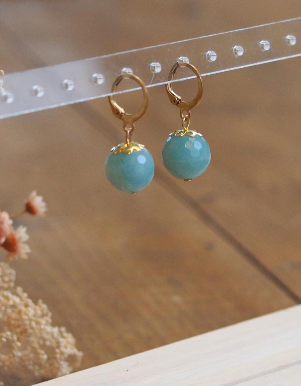 Boucles d'Oreilles Pendantes Chanel CC Fausses Perles en Métal Argenté