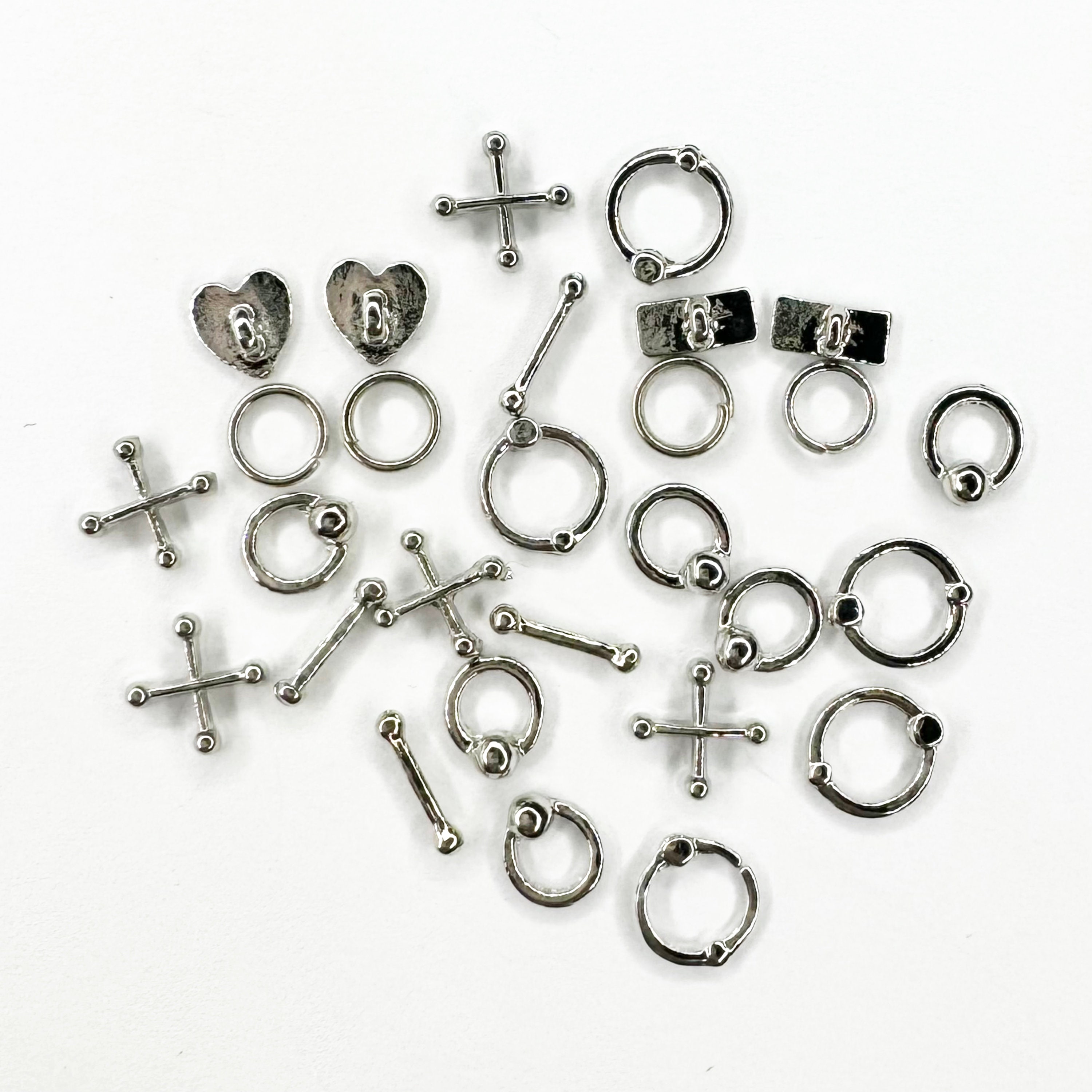 120-teiliger Nagelanhänger-Set – Gothic, Punk & Retro Designs Wie Kreuz, Herz, Totenkopf In Antik-Silber Für Nageldesign & DIY