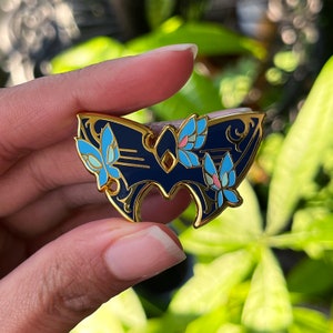 fire emblem | lucina&#39;s mask enamel pin