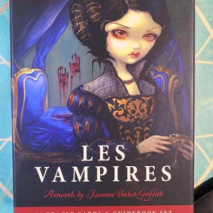 LOS VAMPIROS Mensajes de sabiduría y sanación ancestrales de los Niños de la Noche 44 cartas de oráculo profusamente pintadas con guía de Lucy Cavendish