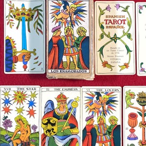 Tarot español de S. R. Kaplan. Baraja de tarot antigua y rara. Fabricada en España. Los amantes. 78 cartas de tarot completas con sello original en la carta.