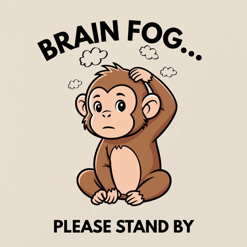 Puede incluir: Ilustraci&oacute;n de dibujos animados de un mono marr&oacute;n rasc&aacute;ndose la cabeza, con las palabras "BRAIN FOG... PLEASE STAND BY" en negro. El mono tiene una expresi&oacute;n preocupada y est&aacute; rodeado de peque&ntilde;os gr&aacute;ficos de nubes. Fondo beige claro.