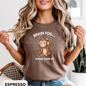 Brain Fog Monkey-tröja, Spoonie-tröja med kronisk sjukdom, kognitiv trötthetsmedvetenhet i komfortfärger Espresso