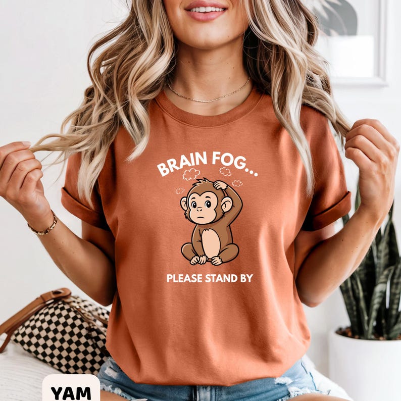 Brain Fog Monkey-tröja, Spoonie-tröja med kronisk sjukdom, kognitiv trötthetsmedvetenhet i komfortfärger Yam