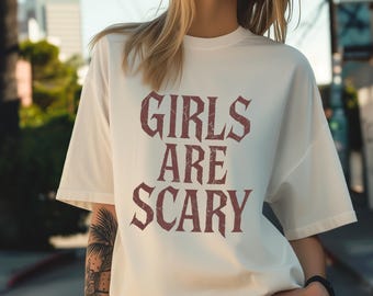 女の子は怖いシャツ：ゴシックグランジフェミニストTシャツ