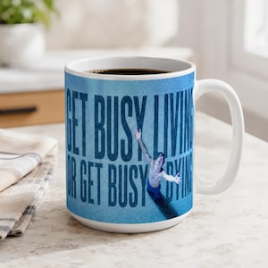 ショーシャンク マグカップ、15オンス、ホワイトセラミック、「Get Busy Living」の引用句入り