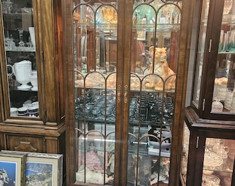 Vintage Leaded Glass China Cabinet – Solid Wood Display with Interior Lighting