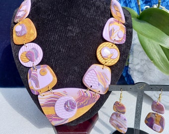 Designer-Halskette „Fliedermotive“ aus Fimo an einer Kette + Ohrringe als Geschenk.