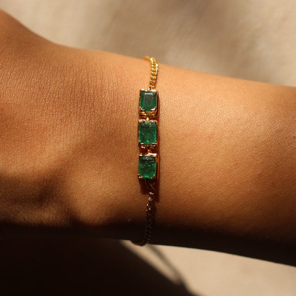 Elegant Adjustable Gold Plated 925 Sterling Silver Bracelet with Natural Emerald Stones, Chain Bracelet, Perfect for Everyday Elegant Wear