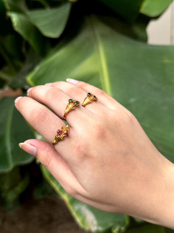 gold claddagh ring ruby