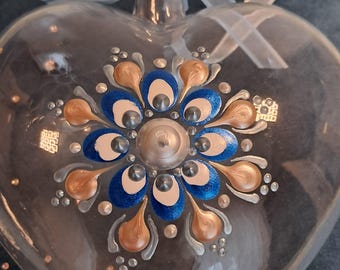 Mouth-blown glass heart with hanger, hand-painted