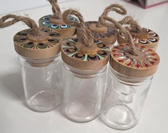 Glass spice jar with wooden lid and rubber seal.