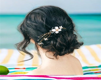 Bride's floral hair accessories, wedding hair accessories, white flower hair comb, bridesmaid's hair comb, floral wedding hair vine -