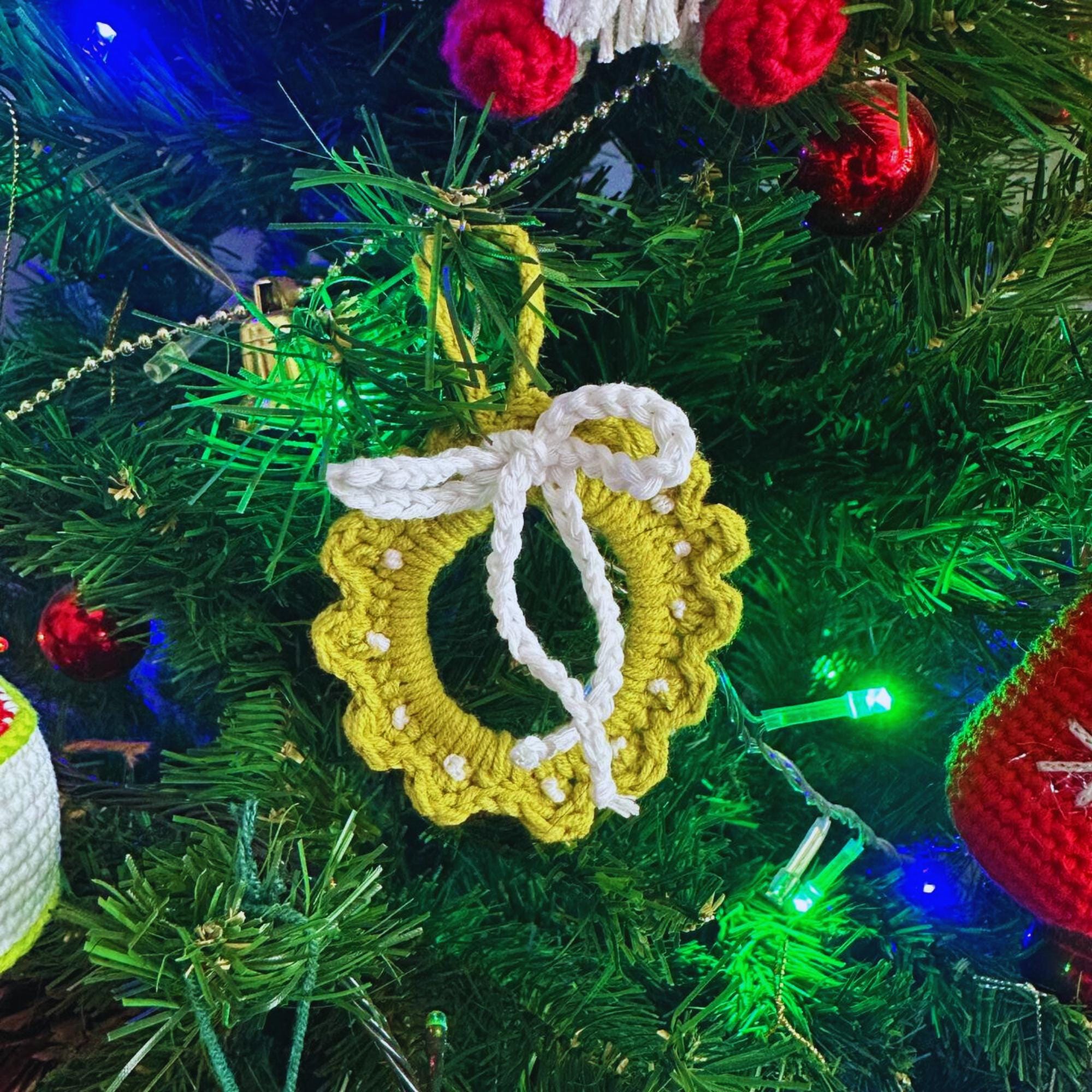 手編みかぎ針編みクリスマスオーナメントセット – カスタマイズ可能な8