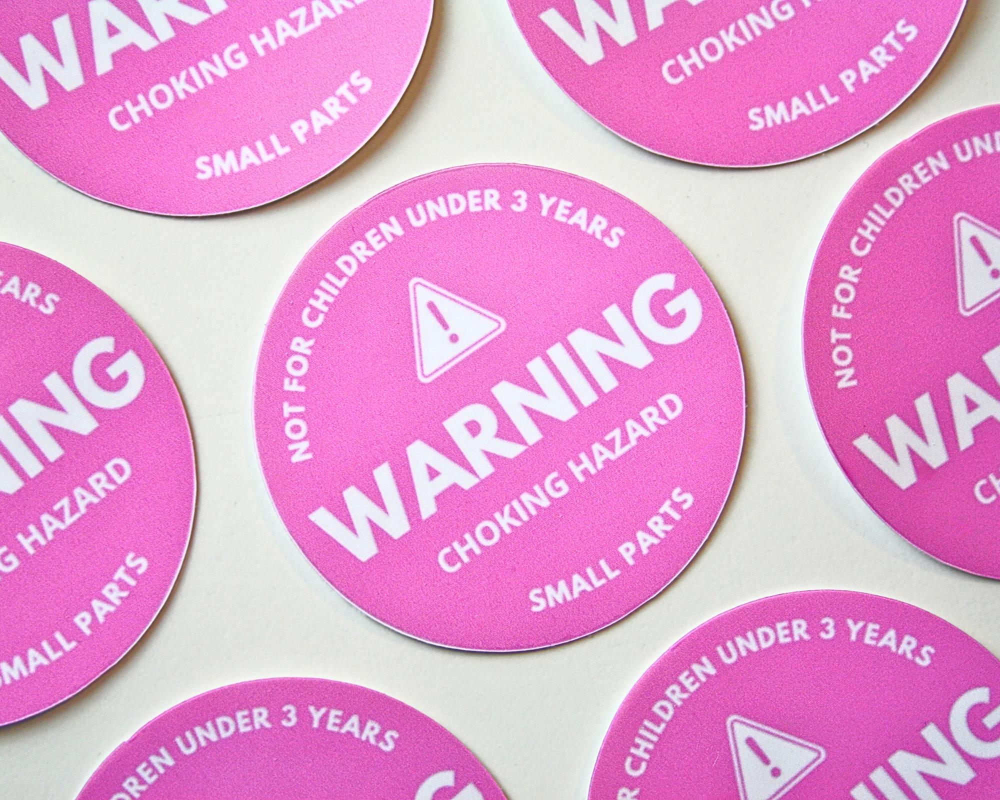 Gevaar Voor Verstikking Door Inslikken Verboden Sticker Niet Geschikt Kinderen Jonger Dan Jaar Van De Waarschuwing Geïsoleerd 215128323