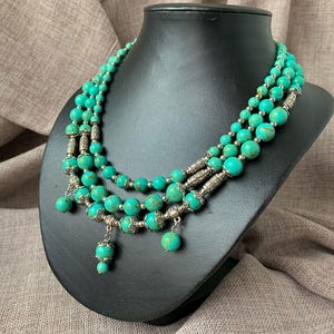 Necklace with turquoise beads and silver elements. A bright necklace for a special look.