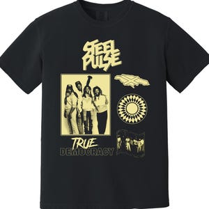 Steel Pulse ヘビーウェイト Tシャツ - True Democracy - ルーツミュージック、Your House、Earth Crisis、ジャマイカ、レゲエミュージック、Vintg、ラップTシャツ