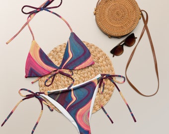Allover-Print-Badebekleidung, recycelter String-Bikini, nachhaltiger Badeanzug, umweltfreundliche Strandbekleidung, String-Bikini