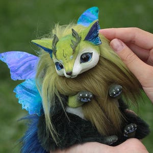 Motvos – handgemaakt, beweegbaar kunstspeelgoed – Uniek verzamelobject en cadeau voor fantasy-liefhebbers