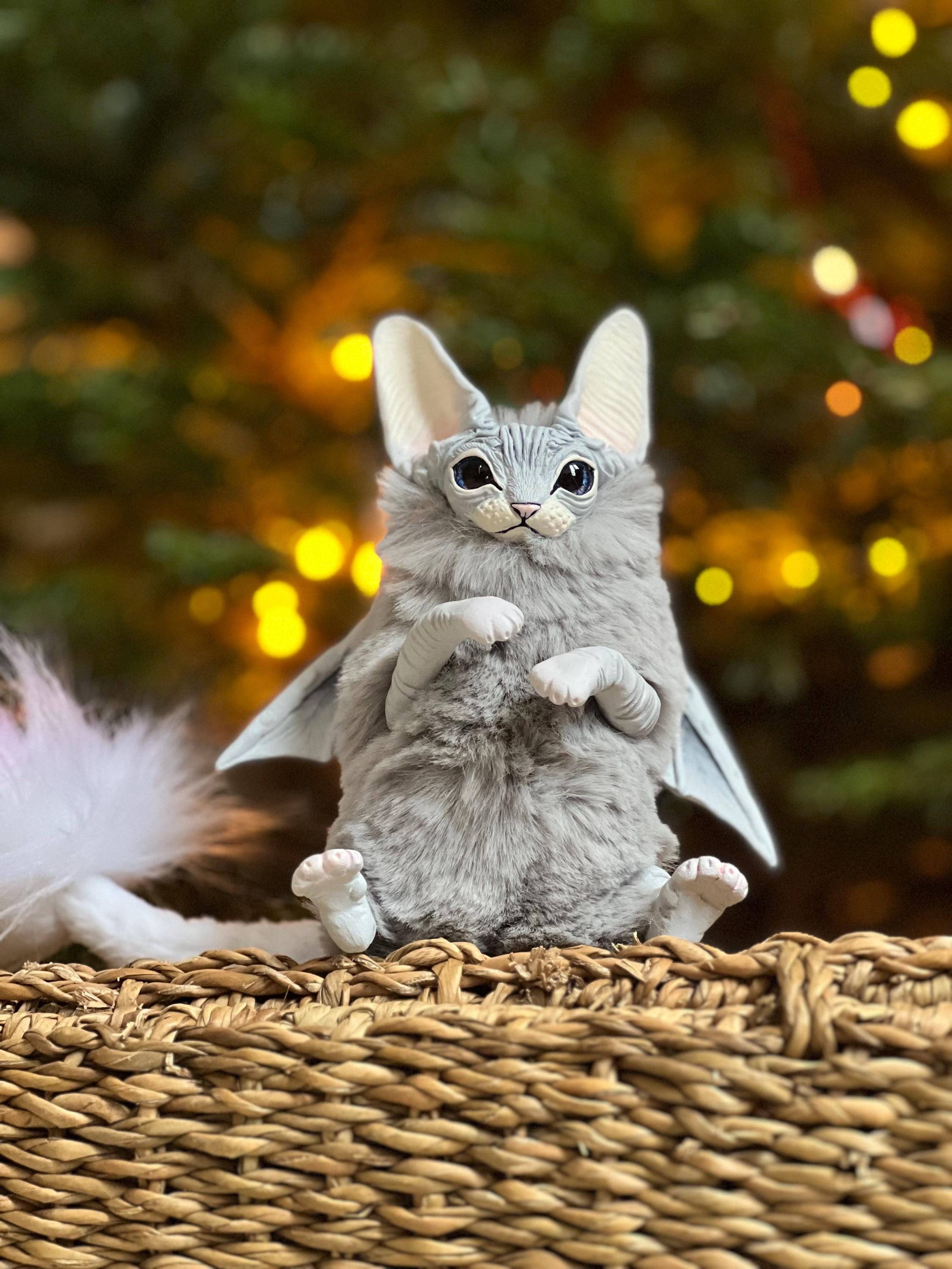 Misty Batcat - posable art toy in gray palettes