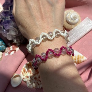 Aanpasbare macramé-armband of enkelband van glas - zeemeermin kern Boho stapelbare zomersieraden
