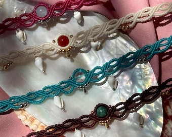 Aanpasbare authentieke edelsteen enkelband - handgemaakte macramé-sieraden, boho chic, helende stenen zomersieraden