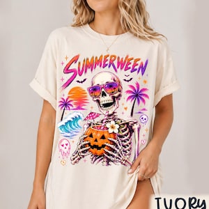 Zomershirt Comfort Colors®, Summerween-shirt, retro horror zomer-T-shirt, Spooky Skeleton Beach Vacation-shirt, Halloween zomer graphic T-shirt