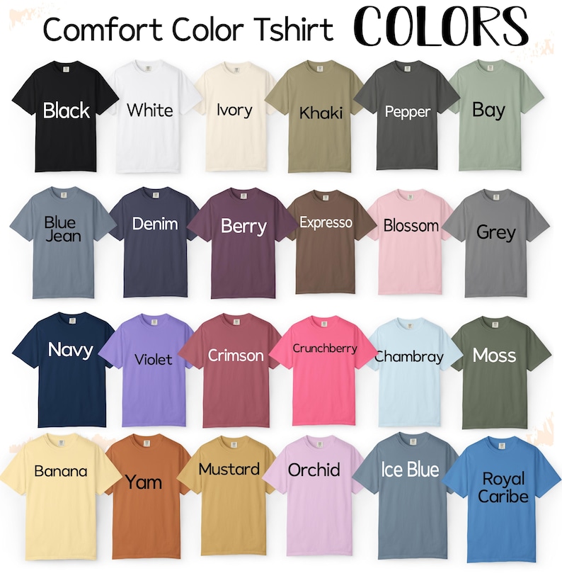 Op de afbeelding: Een kleurenkaart met vierentwintig t-shirts met korte mouwen in diverse tinten, waaronder zwart, wit, ivoor, kaki, peper, laurier, blue jean, denim, bes, espresso, bloesem, grijs, marine, violet, karmozijnrood, crunchberry, chambray, mos, banaan, yam, mosterd, orchidee, ijsblauw en royal caribe, met de tekst Comfort Color Tshirt COLORS bovenaan.