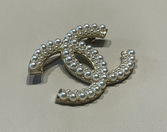 Excellent Chanel Vintage Wonderful Gold Brooch With Pearls