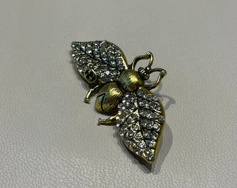 Gucci Vintage Wonderful Gold Tone Brooch With Stones