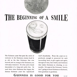 Puede incluir: Anuncio vintage de Guinness con una pinta de cerveza sonriente. El anuncio incluye el texto "THE BEGINNING OF A SMILE" y "GUINNESS IS GOOD FOR YOU". Tambi&eacute;n se muestra una fotomicrograf&iacute;a de c&eacute;lulas de levadura Guinness.