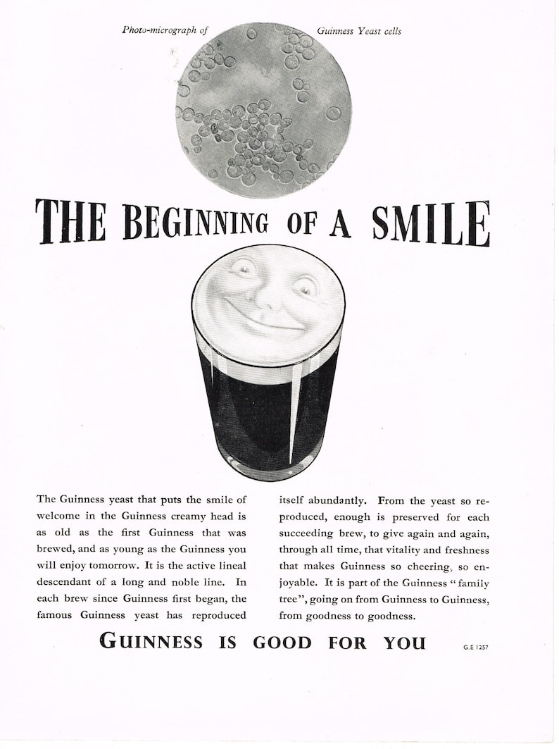 Puede incluir: Anuncio vintage de Guinness con una pinta de cerveza sonriente. El anuncio incluye el texto "THE BEGINNING OF A SMILE" y "GUINNESS IS GOOD FOR YOU". Tambi&eacute;n se muestra una fotomicrograf&iacute;a de c&eacute;lulas de levadura Guinness.