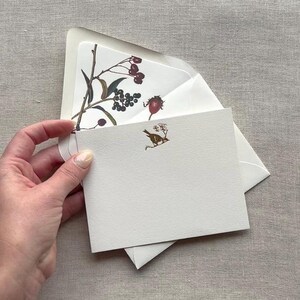 Juego de papelería con pájaros y bayas / Tarjetas botánicas hechas a mano con papel dorado y forros de sobre con ilustraciones vintage, regalo para amantes de las aves