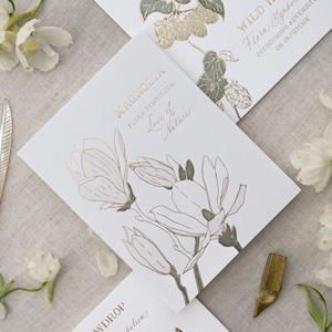 de voeux en feuille d'or typographique de Magnolia | Langue victorienne des fleurs | Symbole de l'amour de la nature | Article au dos de la carte